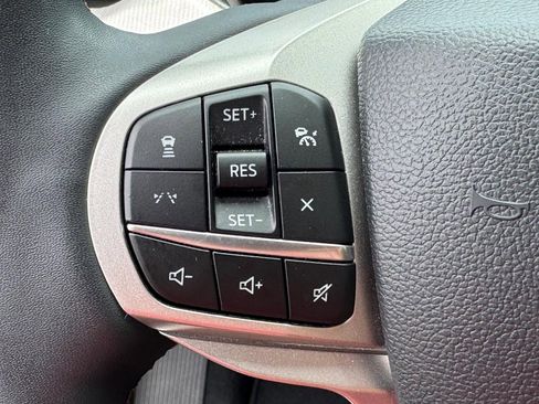 Used 2025 Ford Explorer Active AWD/4WD image 22