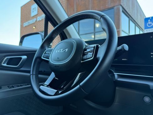Used 2025 Kia Carnival SX image 9