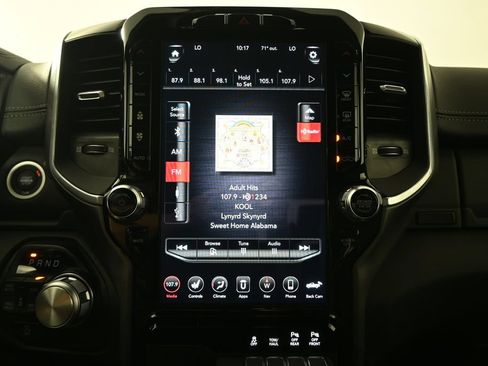 Used 2020 RAM 1500 Laramie AWD/4WD image 27