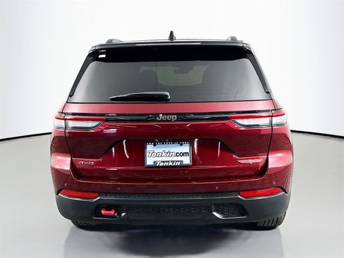 Used 2022 Jeep Grand Cherokee Trailhawk image 6
