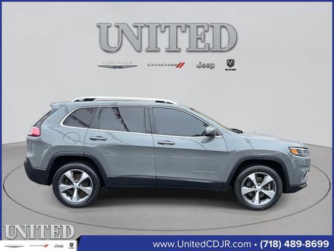 Used 2021 Jeep Cherokee Limited image 2