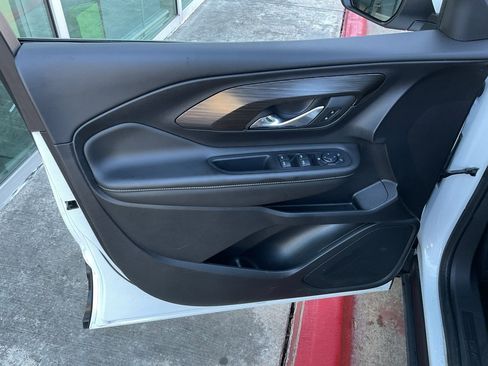 Used 2024 GMC Terrain SLE image 13