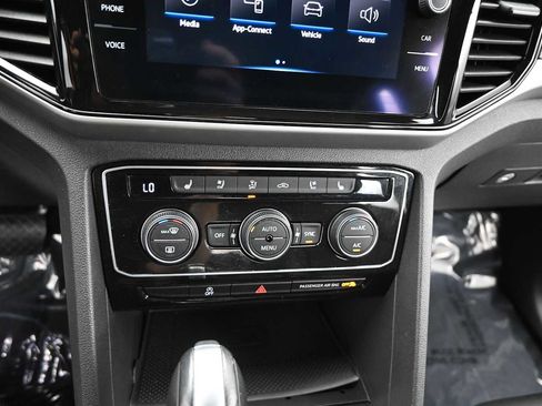 Used 2021 Volkswagen Atlas Cross Sport SEL Premium AWD/4WD image 19