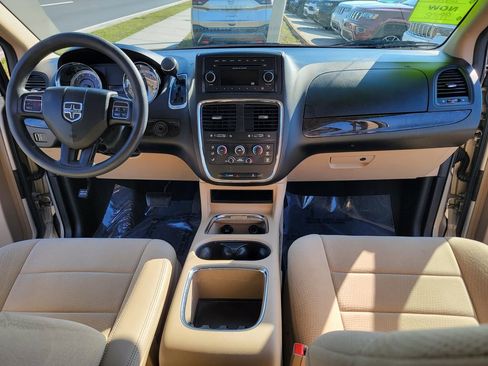 Used 2013 Dodge Grand Caravan SXT image 19