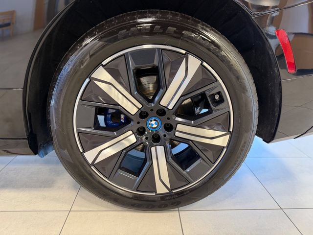 Used 2024 BMW iX xDrive50 w/ Premium Package AWD/4WD image 46