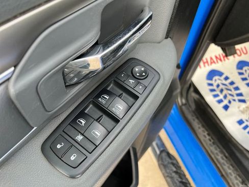 Used 2018 RAM 1500 SLT image 11