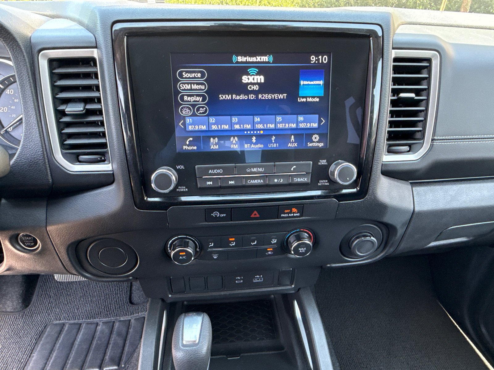 Used 2024 Nissan Frontier SV RWD image 28