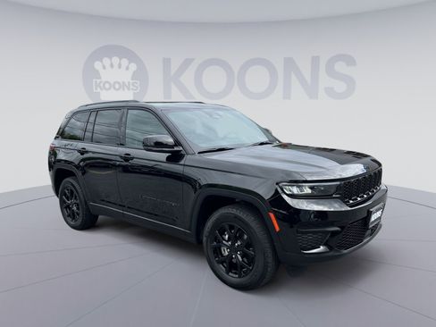 Used 2024 Jeep Grand Cherokee Altitude AWD/4WD image 10