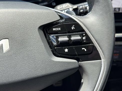 Used 2023 Kia Niro EX Touring FWD image 24