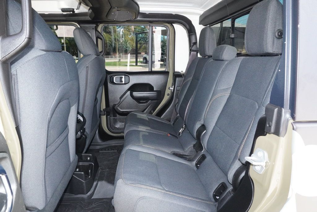 Used 2025 Jeep Gladiator Sport AWD/4WD image 27