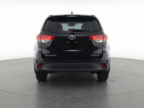 Used 2019 Toyota Highlander XLE image 6