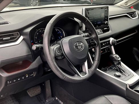 Used 2021 Toyota RAV4 Limited image 13