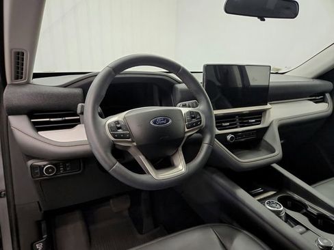 Used 2025 Ford Explorer Active w/ Active Comfort Package RWD image 17