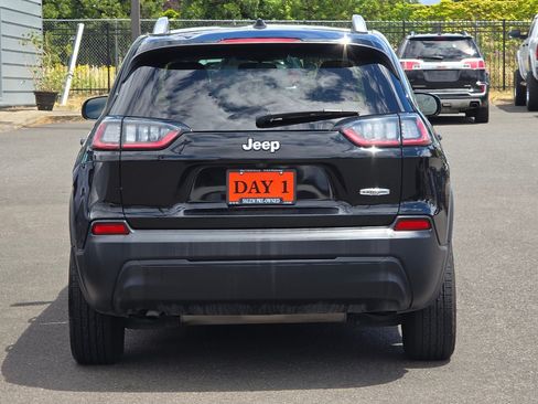 Used 2020 Jeep Cherokee Latitude FWD image 6
