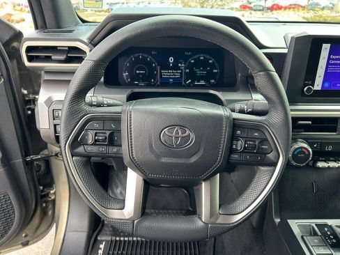 Used 2025 Toyota Tacoma TRD Sport AWD/4WD image 11