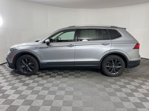 Used 2024 Volkswagen Tiguan SE image 2