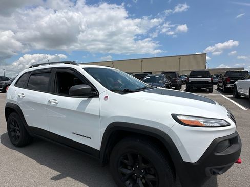 Used 2017 Jeep Cherokee Trailhawk AWD/4WD image 1