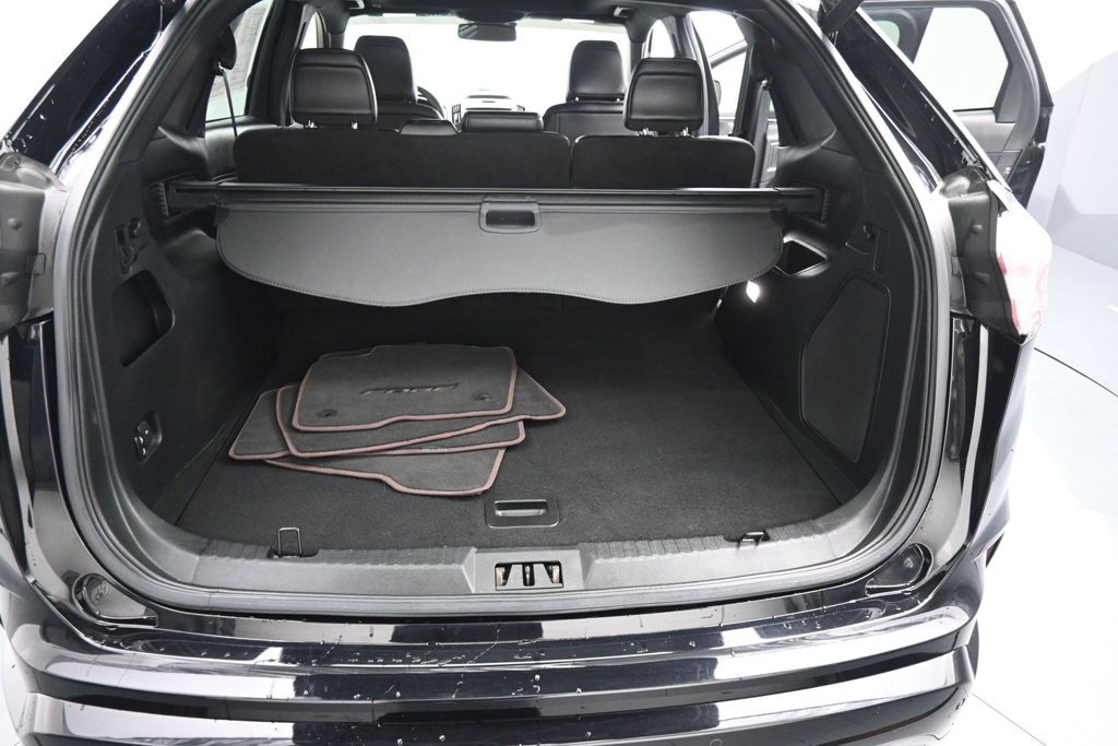 Used 2020 Ford Edge Titanium w/ Equipment Group 301A FWD image 14
