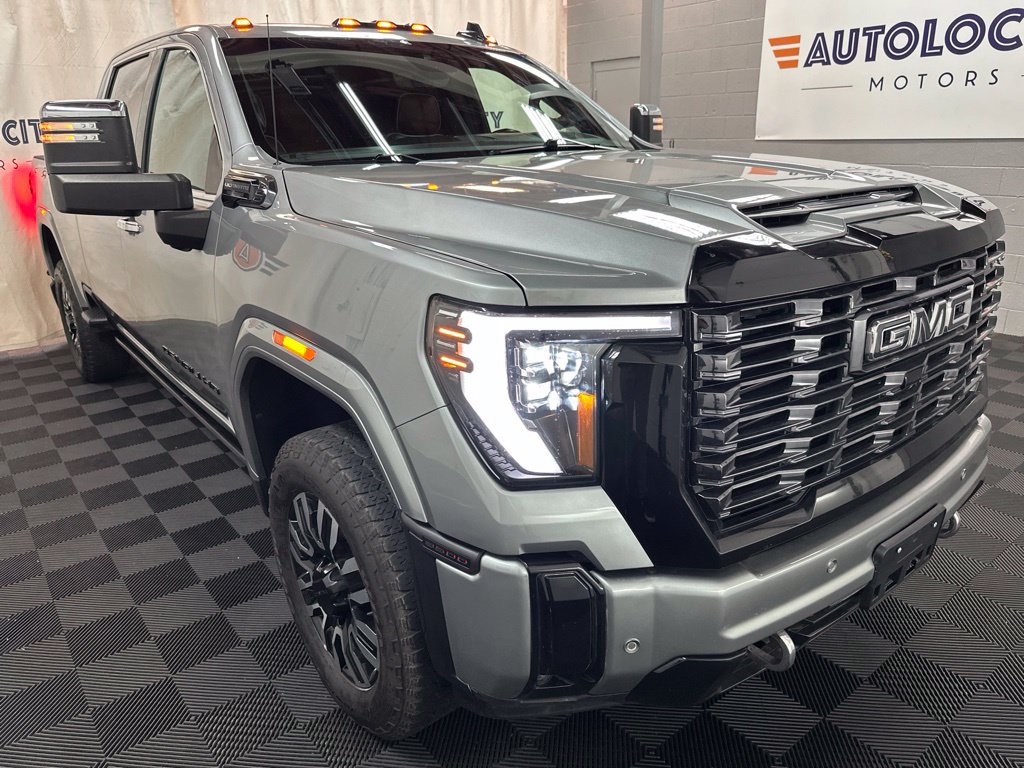Used 2025 GMC Sierra 3500 Denali Ultimate AWD/4WD image 2