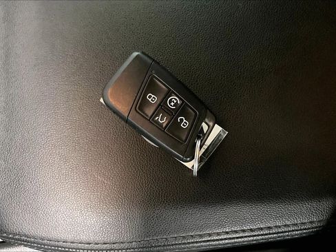 Used 2019 Volkswagen Atlas SE w/ Towing Package image 14