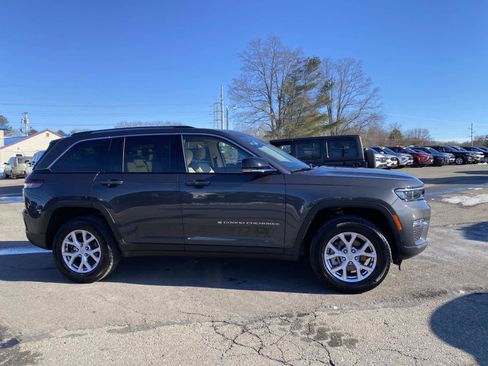 Used 2022 Jeep Grand Cherokee Limited image 2