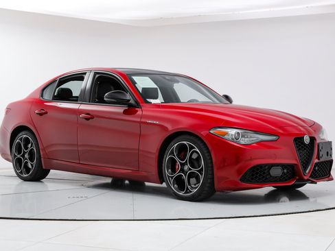 Used 2023 Alfa Romeo Giulia Veloce RWD image 7