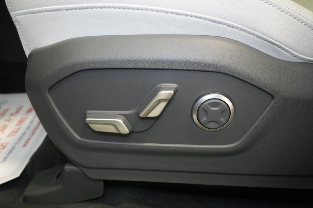 Certified 2026 Hyundai Santa Fe Limited AWD/4WD image 23