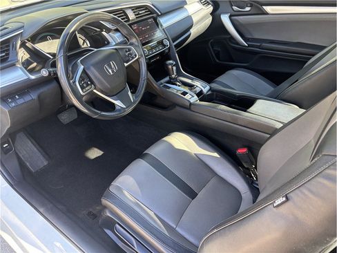 Used 2018 Honda Civic Touring image 9