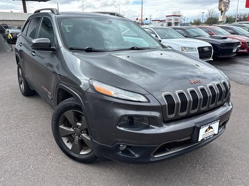 Used 2017 Jeep Cherokee Latitude AWD/4WD image 1