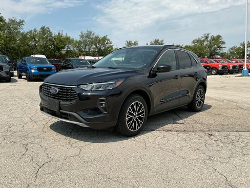 Used 2023 Ford Escape SE FWD image 1