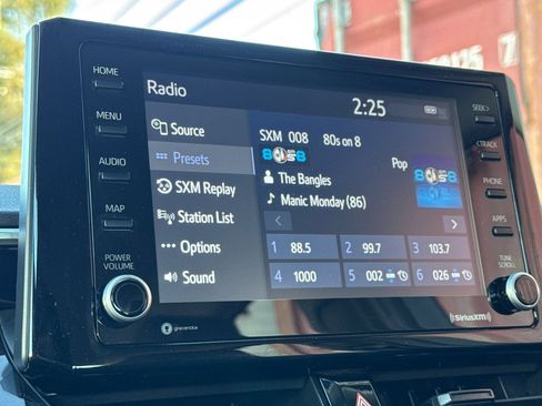 Used 2022 Toyota Corolla LE image 21