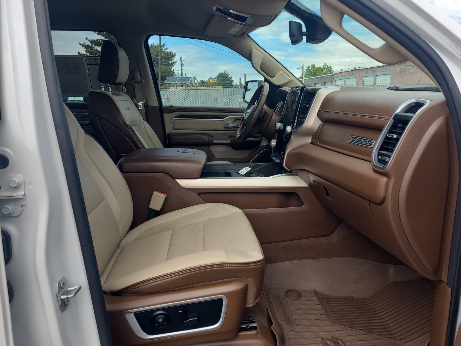 Used 2020 RAM 1500 Laramie AWD/4WD image 29