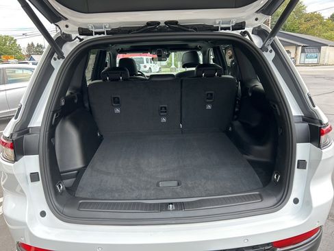 New 2025 Jeep Grand Cherokee Altitude image 3