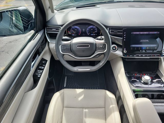 Used 2024 Jeep Wagoneer Series III w/ Premium Group I AWD/4WD image 9