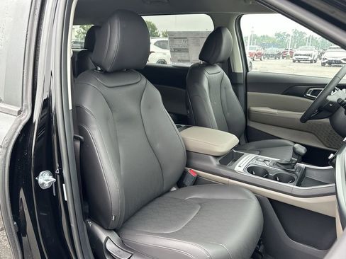 New 2025 Kia Carnival FWD image 33