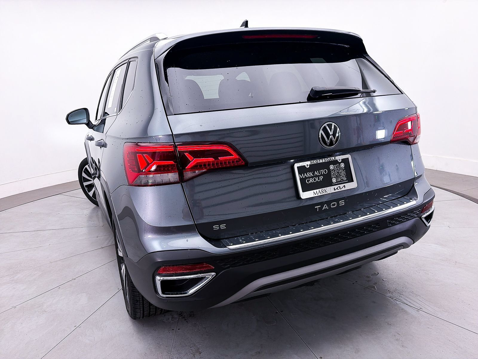 Used 2022 Volkswagen Taos SE FWD image 4