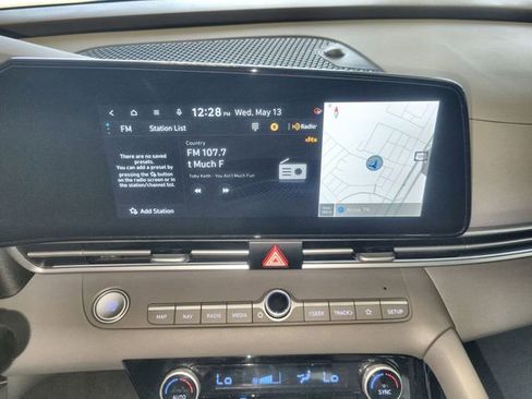 Used 2025 Hyundai Elantra SEL FWD image 16