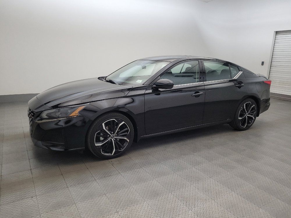 Used 2023 Nissan Altima 2.5 SR w/ SR Premium Package FWD image 2