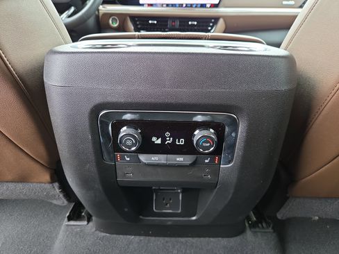 Used 2025 Chevrolet Tahoe High Country w/ Sun And Tow Package image 10