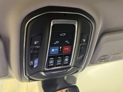 Used 2022 Jeep Grand Cherokee L Limited image 34