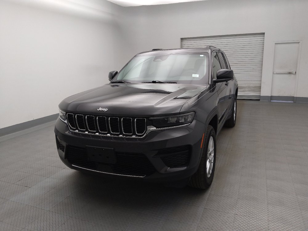 Used 2023 Jeep Grand Cherokee Laredo w/ Luxury Tech Group I AWD/4WD image 15