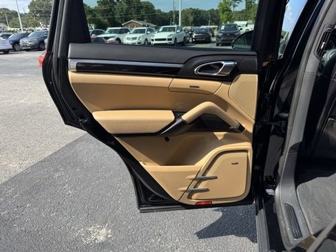 Used 2017 Porsche Cayenne Platinum Edition image 15