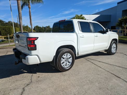 Used 2024 Nissan Frontier SV w/ SV Convenience Package image 4