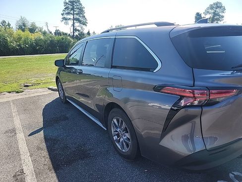 Used 2021 Toyota Sienna LE FWD image 14