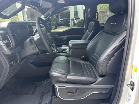 Used 2025 Ford F250 Platinum image 18