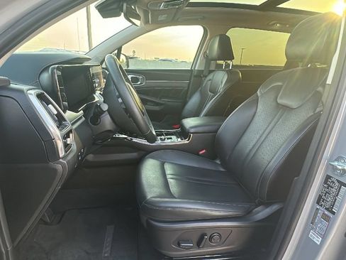 Used 2023 Kia Sorento SX AWD/4WD image 4