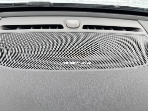 Used 2020 Volvo XC40 T5 Momentum w/ Protection Package Premier image 32