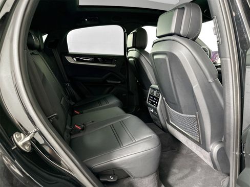Certified 2025 Porsche Cayenne Coupe image 28