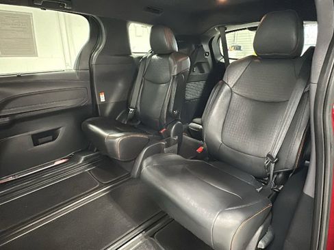 Used 2021 Toyota Sienna XSE w/ XSE Plus Package AWD/4WD image 11