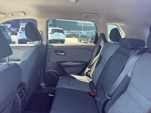 Used 2021 Nissan Rogue SV AWD/4WD image 32